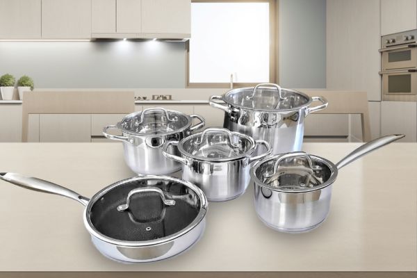Bộ nồi inox Gume 5 sản phẩm gồm nồi, chảo, quánh inox cao cấp, đáy 5 lớp bền bỉ, dùng cho mọi loại bếp.