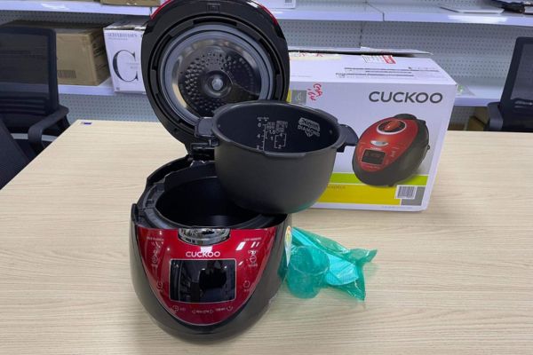 Nồi cơm điện Cuckoo CRP-N0680SR sang trọng, tiện dụng trong không gian bếp