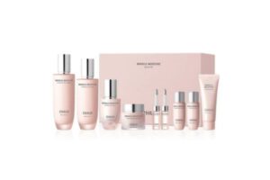 Bộ mỹ phẩm OHUI dưỡng trắng cao cấp giúp làm sáng và đều màu da.