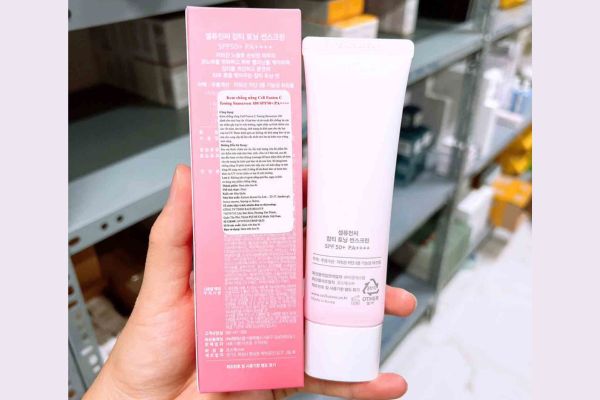 Hình ảnh kem chống nắng Cell Fusion C chính hãng có tem phụ tiếng Việt giúp người dùng dễ nhận biết sản phẩm chính hãng và tránh mua phải hàng giả.