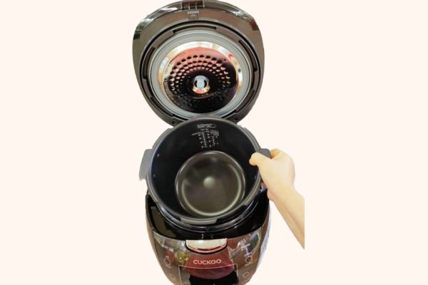 Lòng nồi Cuckoo CRP-HUF10BS phủ chống dính Xwall Black bền bỉ