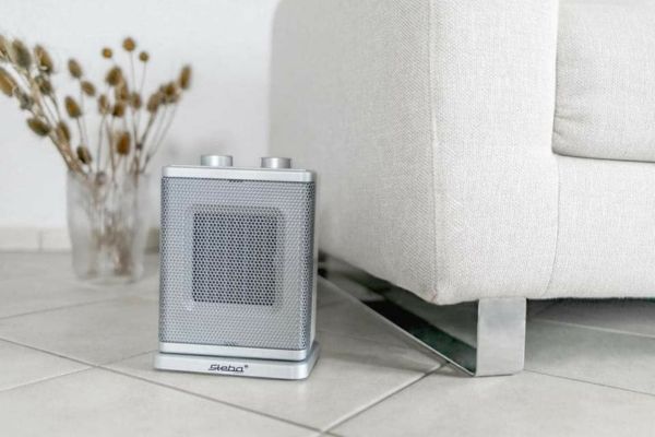 Quạt sưởi gốm Steba KH4 thiết kế nhỏ gọn, màu đen sang trọng, phù hợp mọi không gian